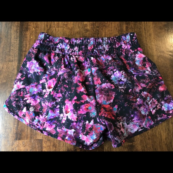 Lululemon size 8 tracker shorts - Picture 3 of 4